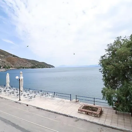 κοράλι, παραλία λίμνης Limni (Evia)