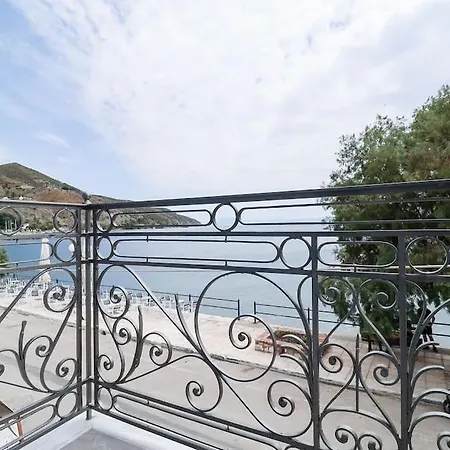κοράλι, παραλία λίμνης * Limni (Evia)